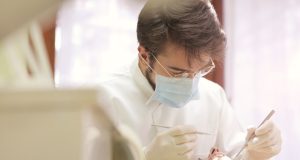 Sağlıklı Gülümsemeler İçin: Kompozit Kaplama, Tam Ağız Tedavisi ve Restoratif Kanal Tedavisi galatadent 3