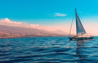 Denizin Tadını Çıkarın: Fethiye ve Göcek’te Tekne Kiralamanın Keyfi alohasailingtr.com1